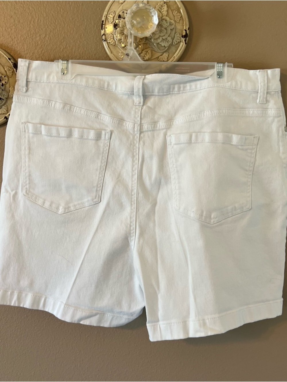 Gloria Vanderbilt Classic White Women's Denim Shorts - Picture 2 of 2